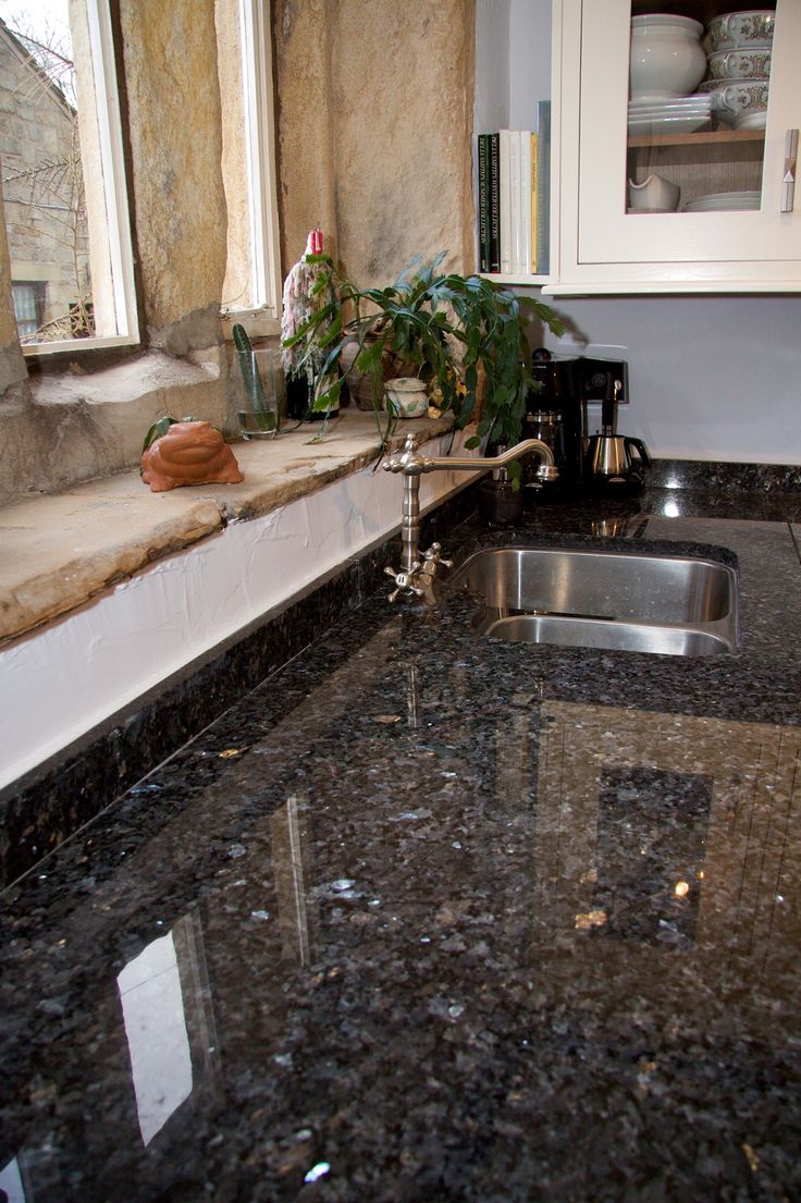 Đá Granite Đen Xà Cừ Xám Xanh